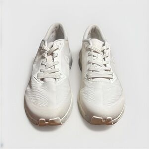 On Cloudzone womens shoes size 9 -pearl/truffle